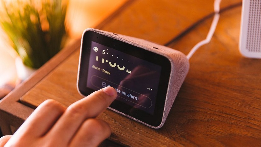 Lenovo Smart Clock с Google Assistant поступят в продажу 2 июня