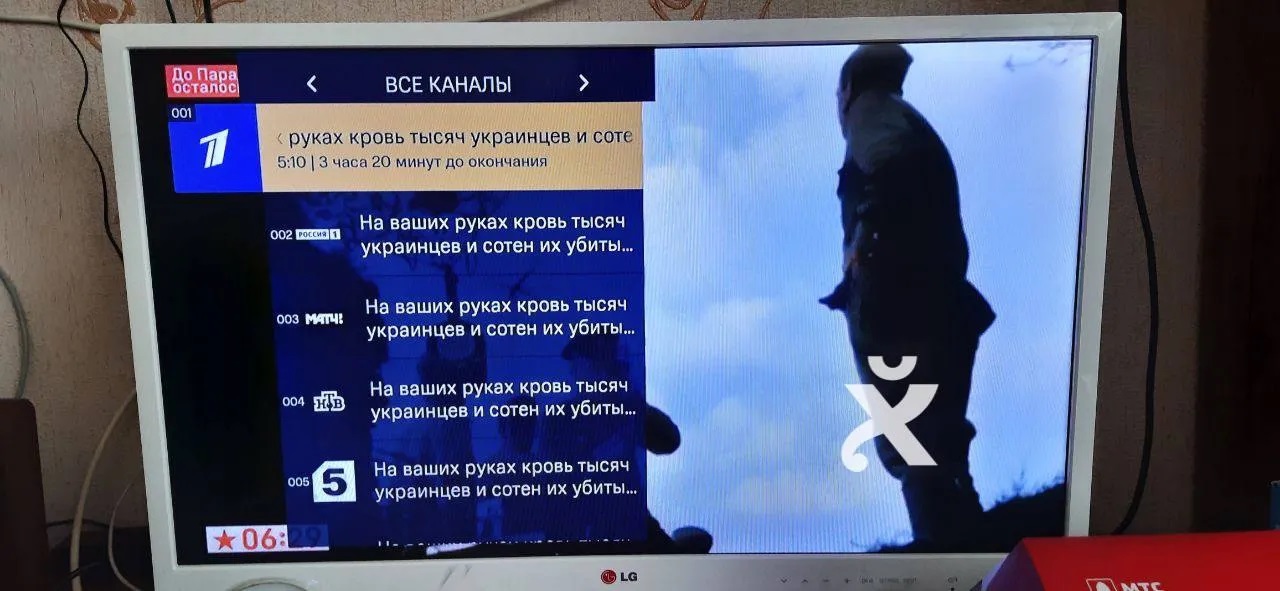 « Le sang de milliers d'Ukrainiens est sur vos mains » : des hackers ont piraté la télévision russe le 9 mai