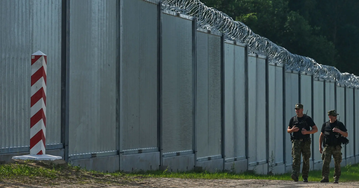 Anti-tank ditch, barbed wire and trenches: Poland shows the Shield of the East defence line on the border with Russia and Belarus 
