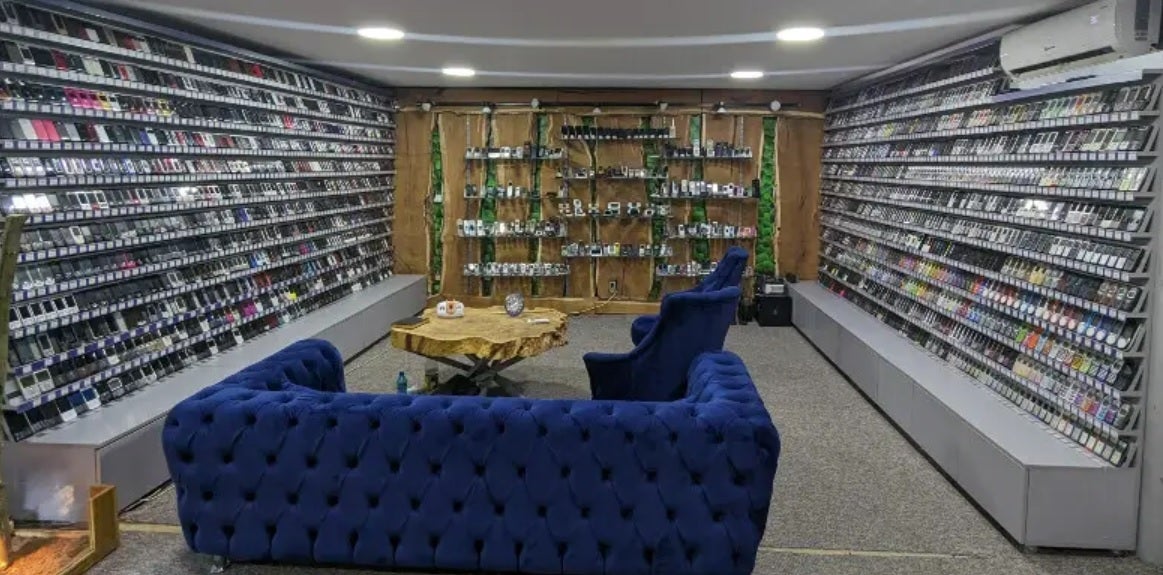 Record du livre Guinness : Un Roumain a amassé une collection de 3456 téléphones portables
