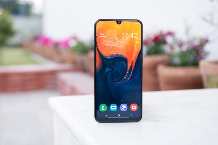 Samsung Galaxy A70 получит дисплей Infinity-U, тройную камеру и разъём для наушников