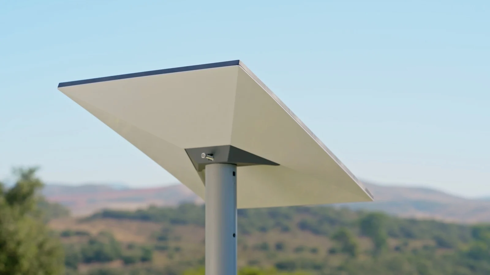 SpaceX a maintenu le prix du kit Starlink à 599 dollars, mais y a ajouté une antenne de nouvelle génération et un routeur avec Wi-Fi 6