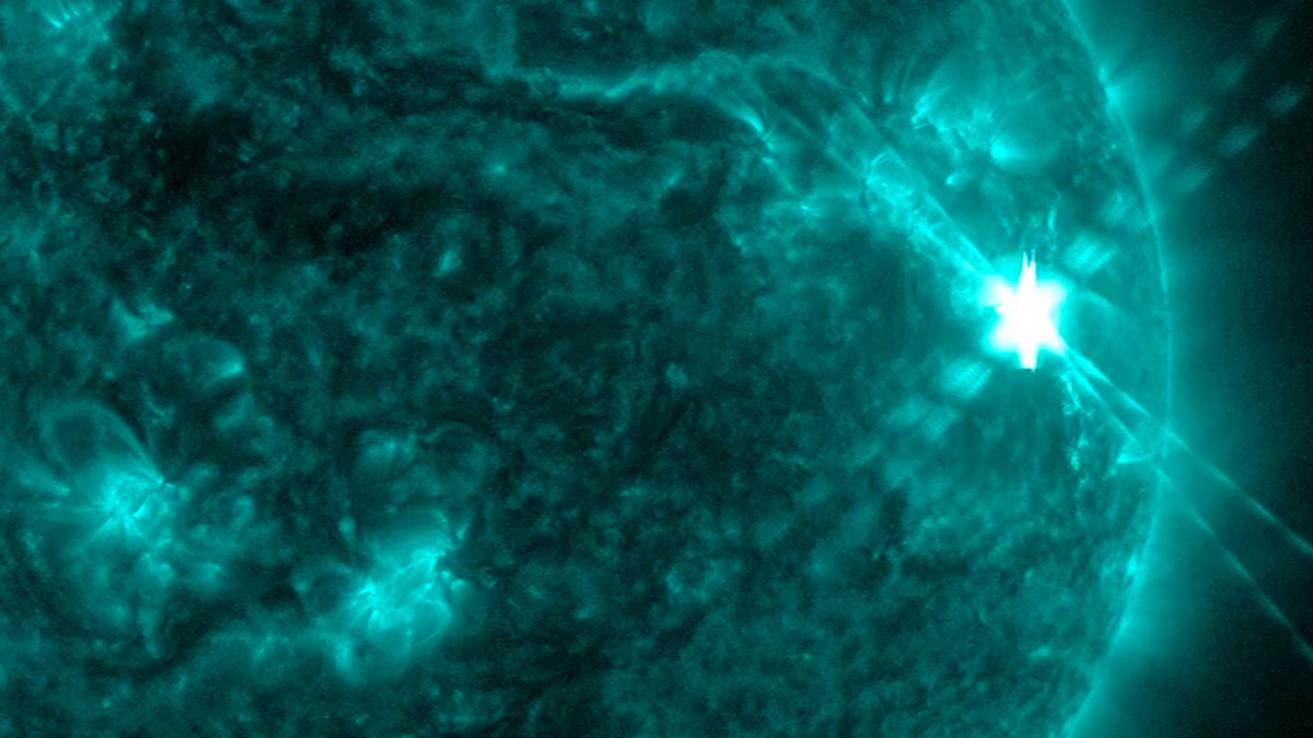 The Sun has experienced the most powerful extreme level flare in the last six years - solar plasma will cover the Earth this weekend