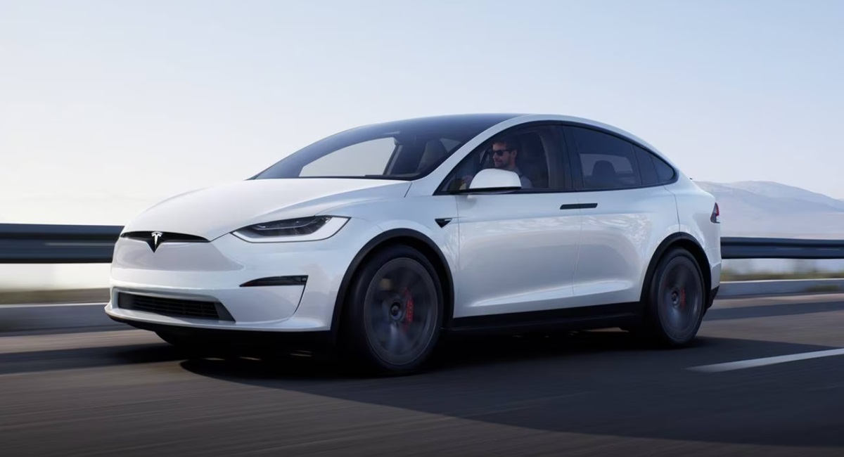Tesla will recall nearly 2 million electric cars to update its automatic piloting system