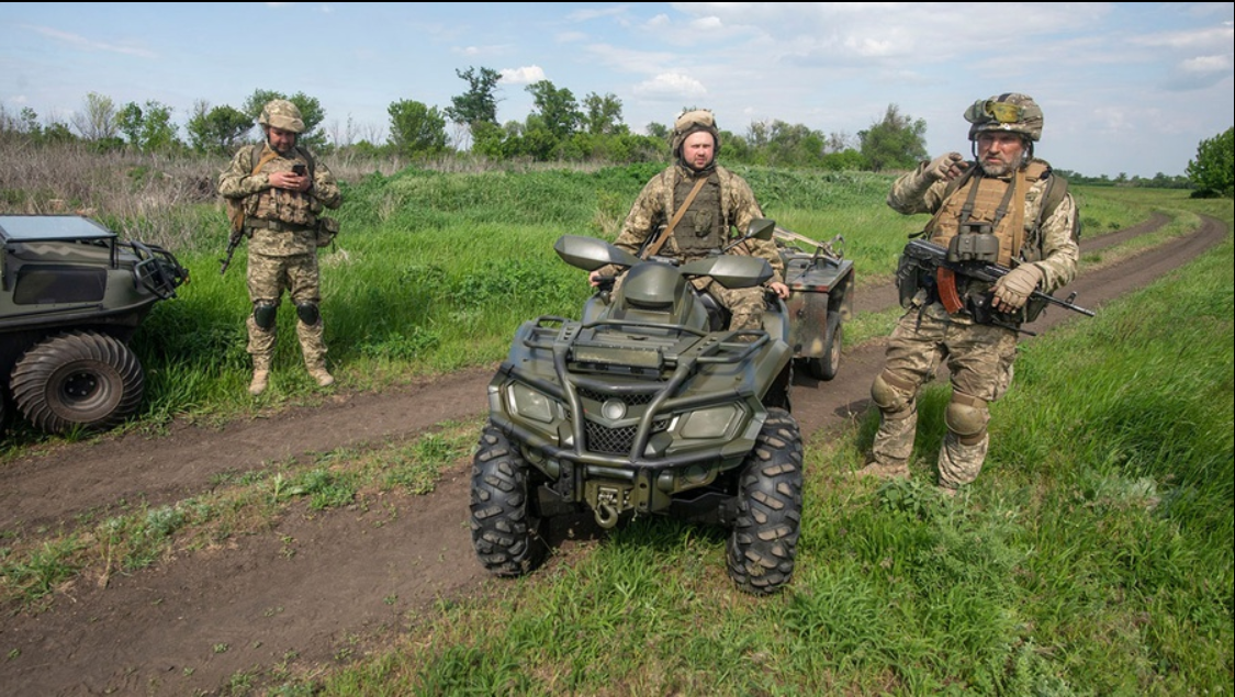 La Russie utilise de plus en plus de VTT au front, mais sacrifie la protection 