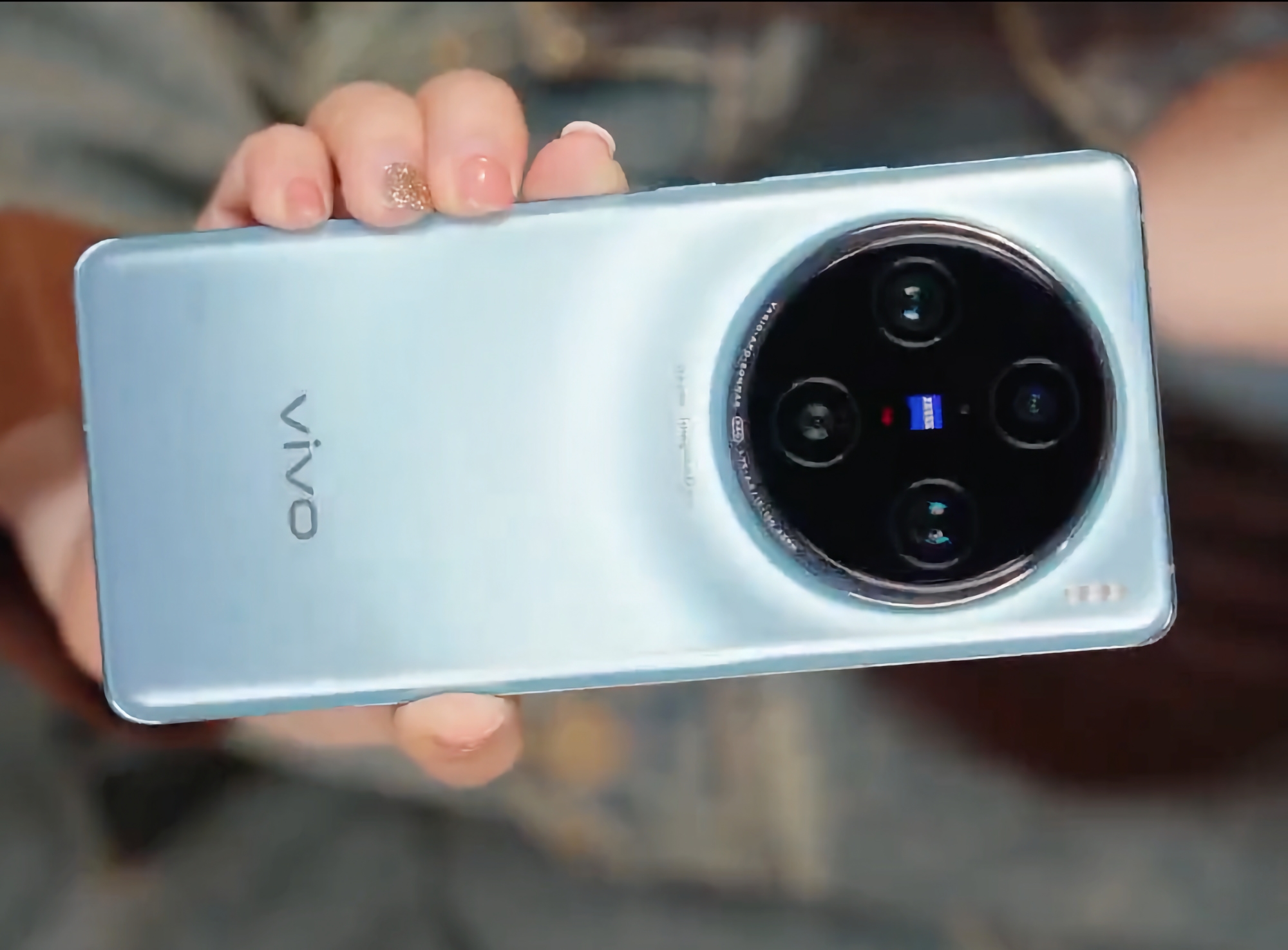Écran incurvé, appareil photo ZEISS quadruple et charge de 120 W : la vidéo de déballage du produit phare vivo X100 Pro a fait surface en ligne.