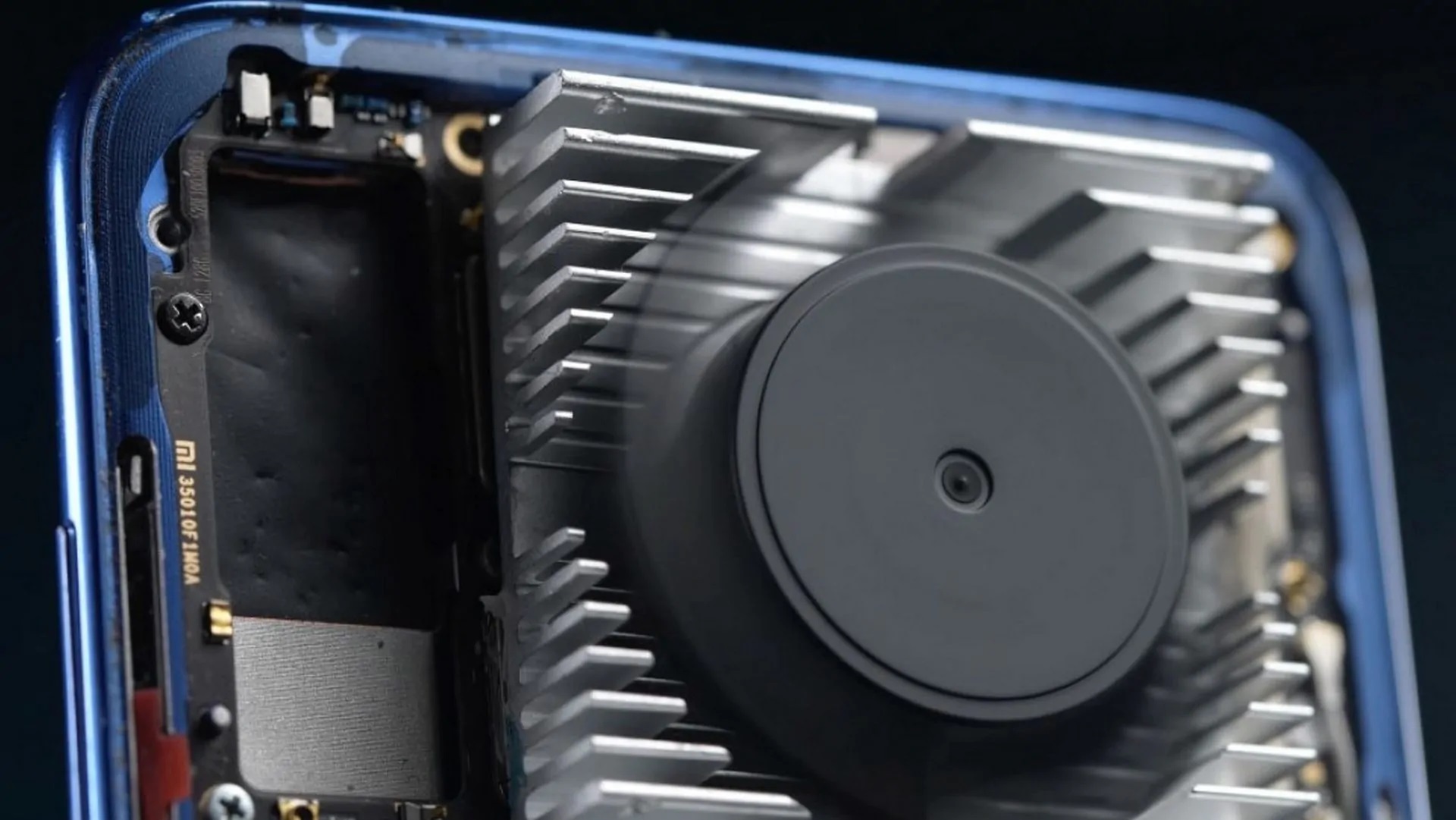 Ентузіасти перетворили 100-доларовий Xiaomi Mi 9 на геймерський смартфон з батареєю на 9900 мАг!