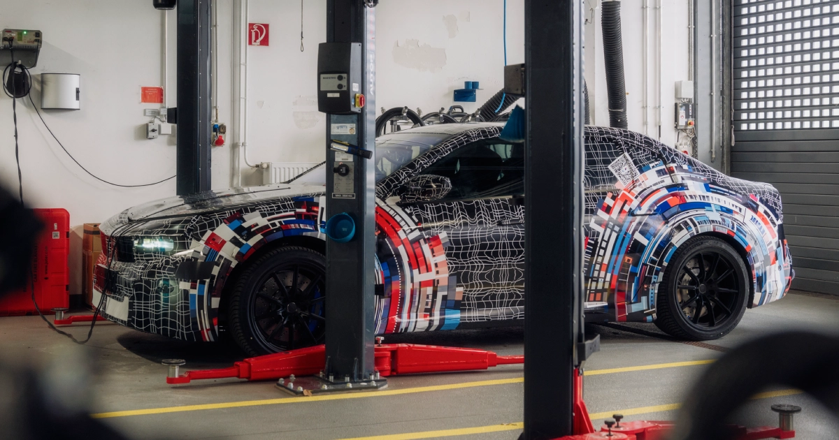 Грандіозне майбутнє: Перші погляди на прототип BMW M