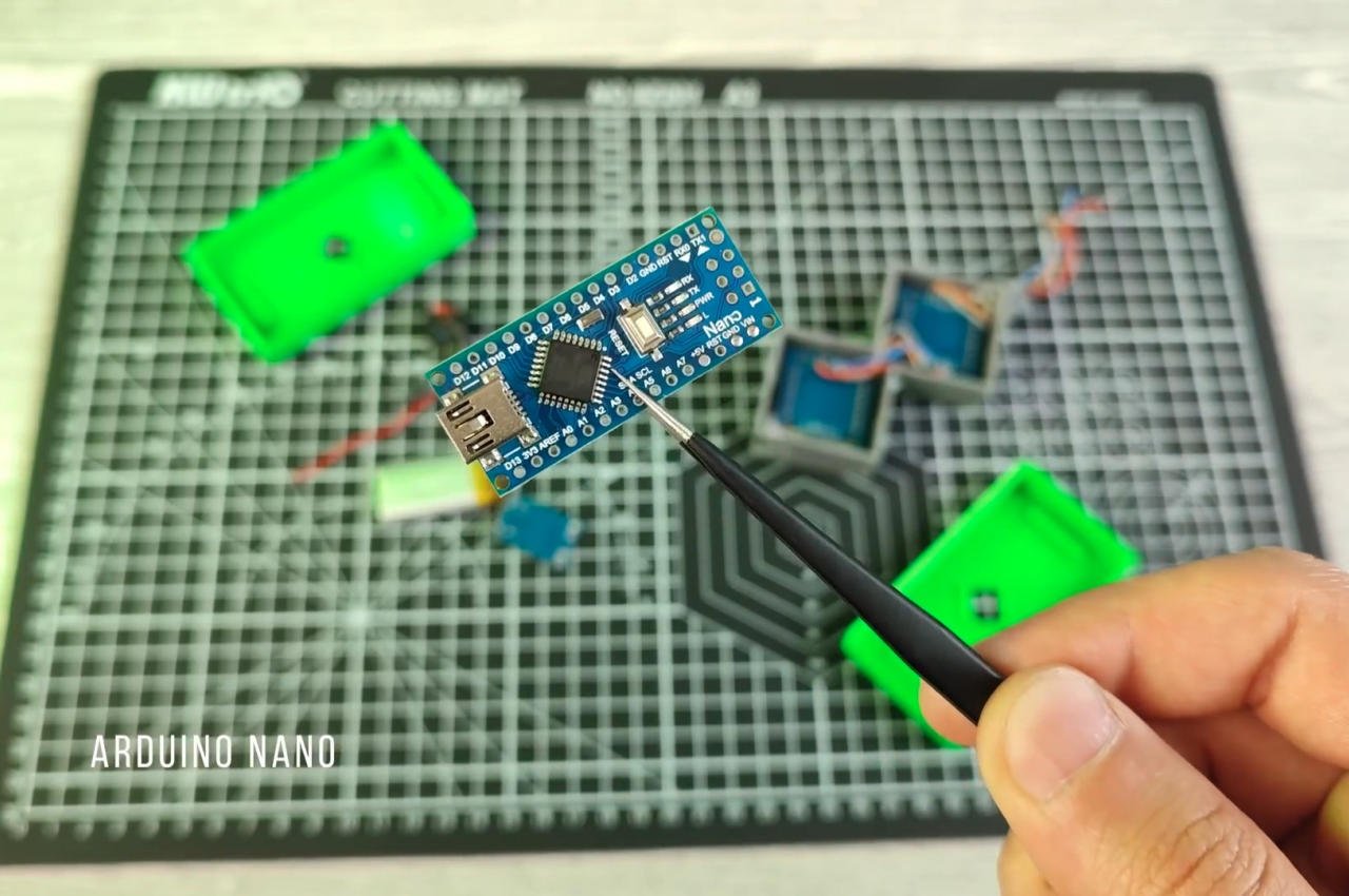This DIY digital hourglass delivers a retro feeling without the messy sand-16