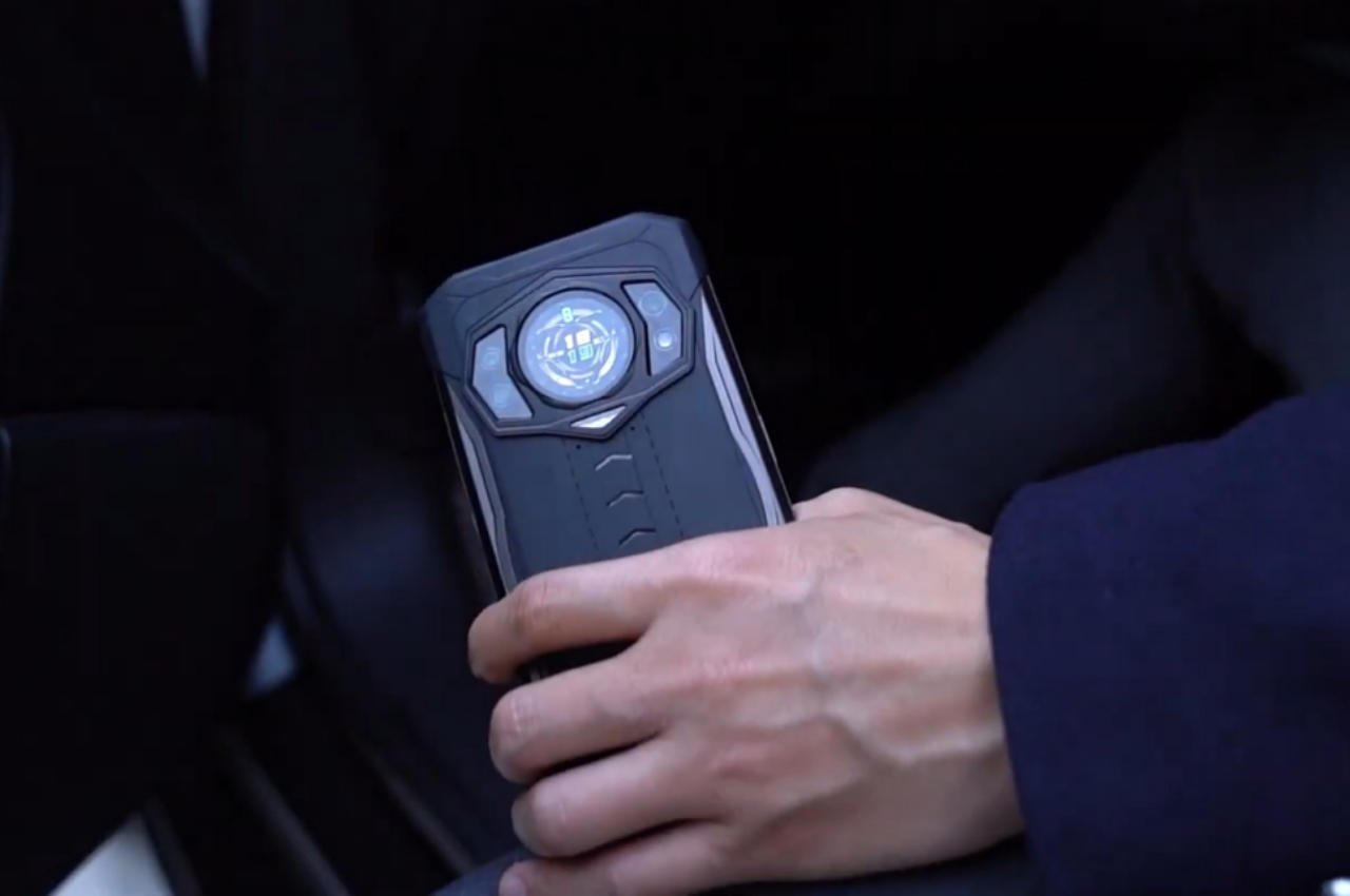 Doogee S98 looks and sounds more like a secret agent gadget than a smartphone-2
