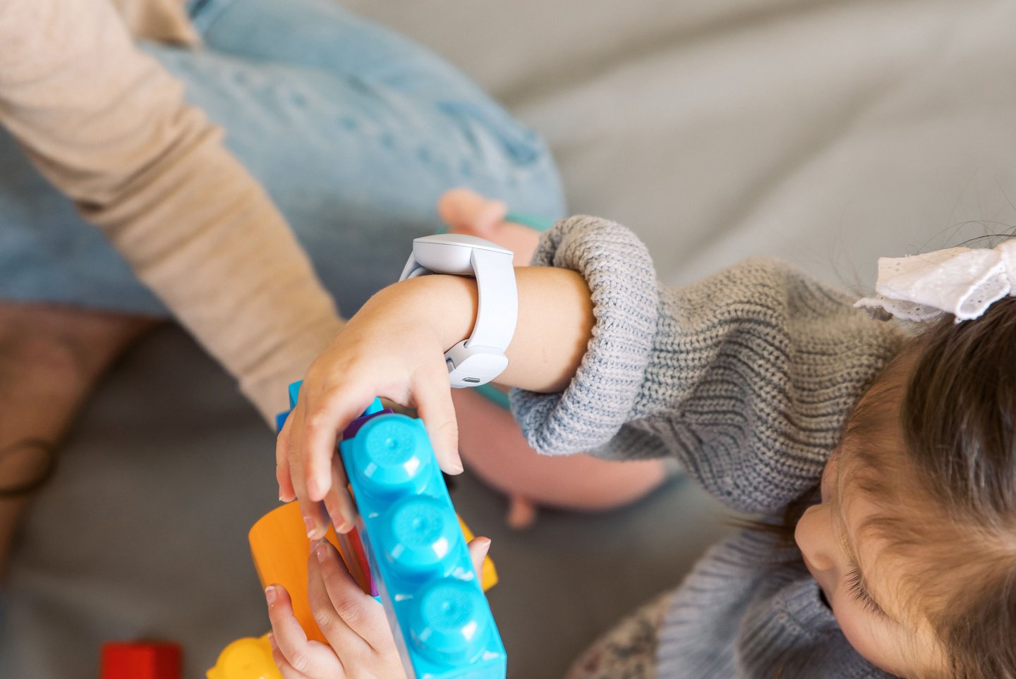 This wearable for toddlers keeps them safe by letting their parents track their health and location