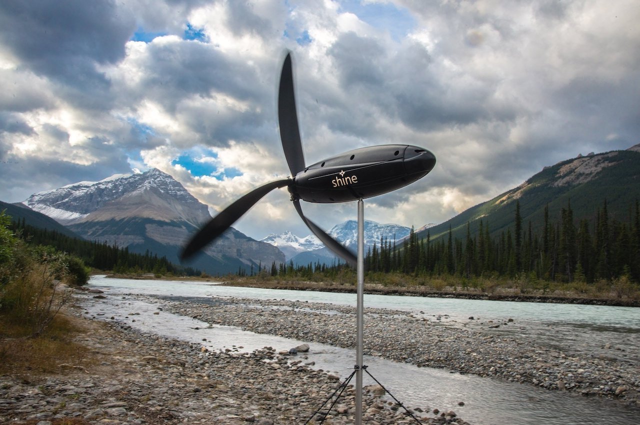 Shine Turbine est un générateur d'énergie éolienne compact et portable