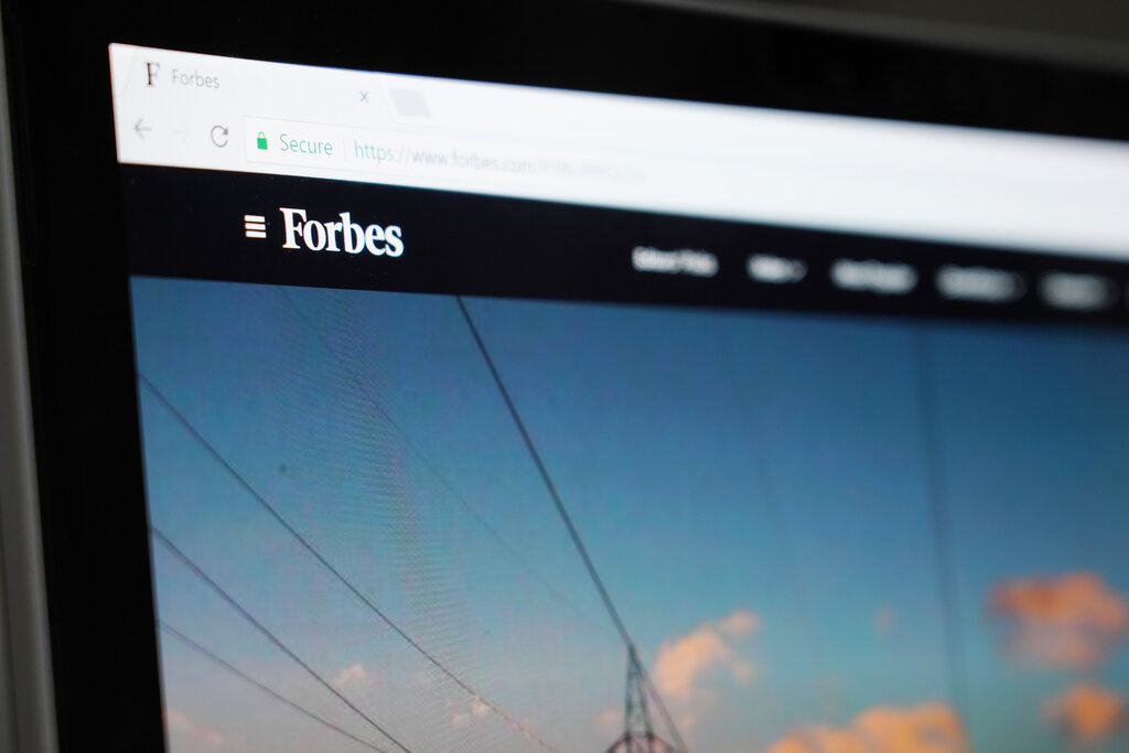 Forbes lance une version bêta de la recherche alimentée par l'IA pour des recommandations personnalisées