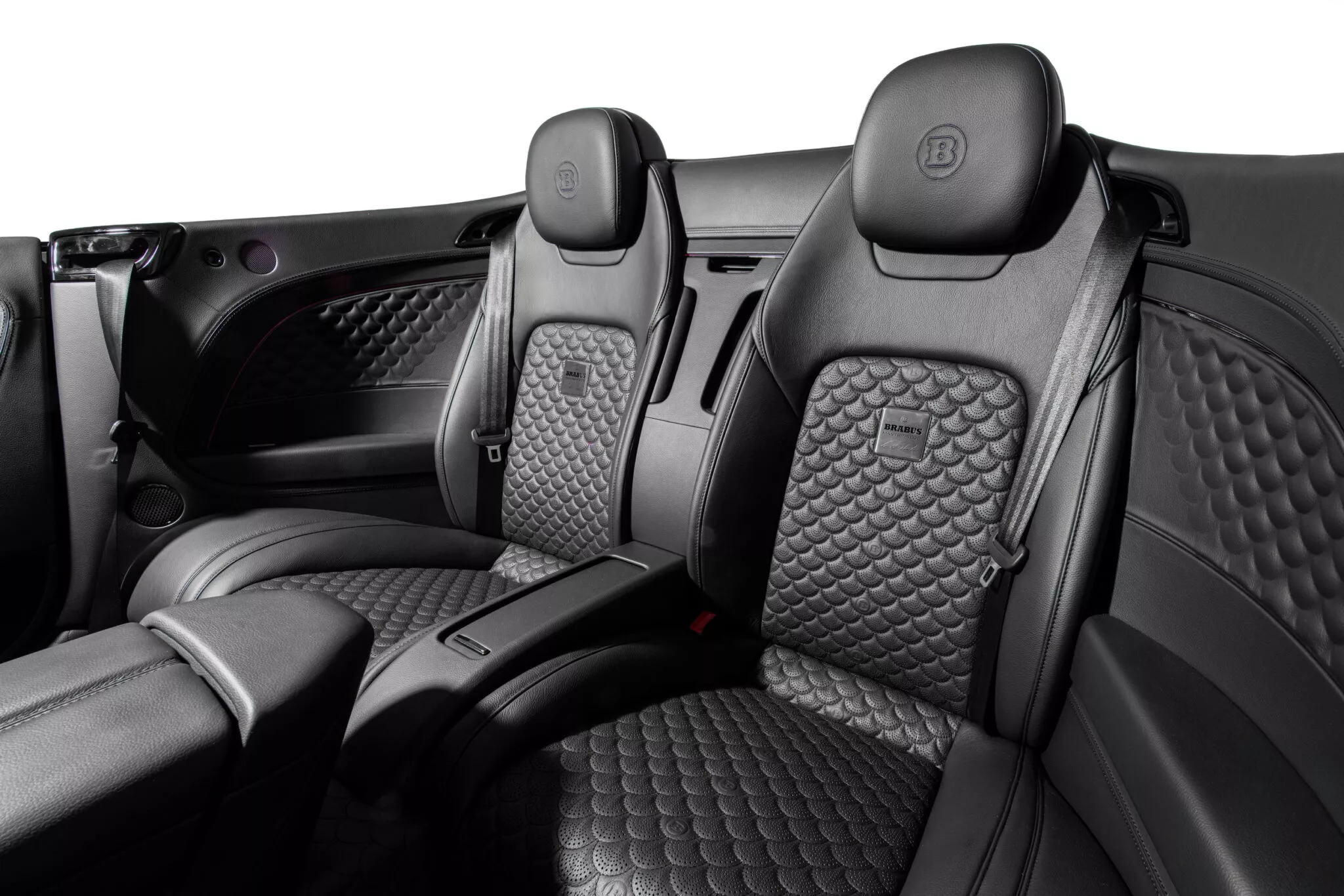 Детали оформления интерьера Brabus 900