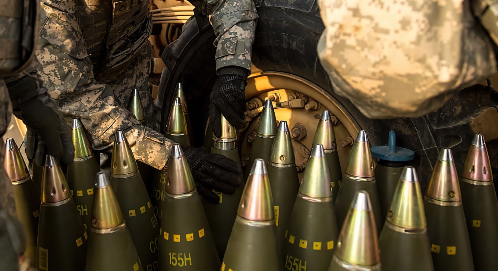 Боеприпасы 155-мм калибра. Иллюстрация: Армия США