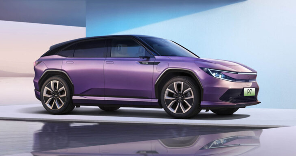 Honda P7 на тлі міста