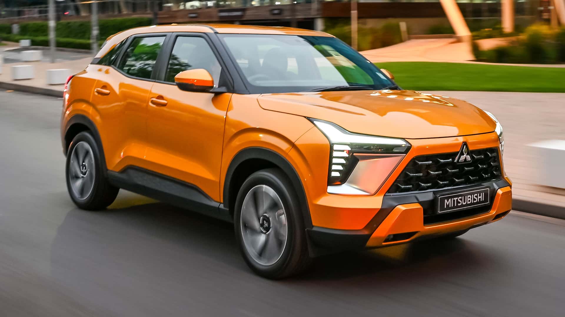 2025 Mitsubishi Outlander Sport - вид сбоку