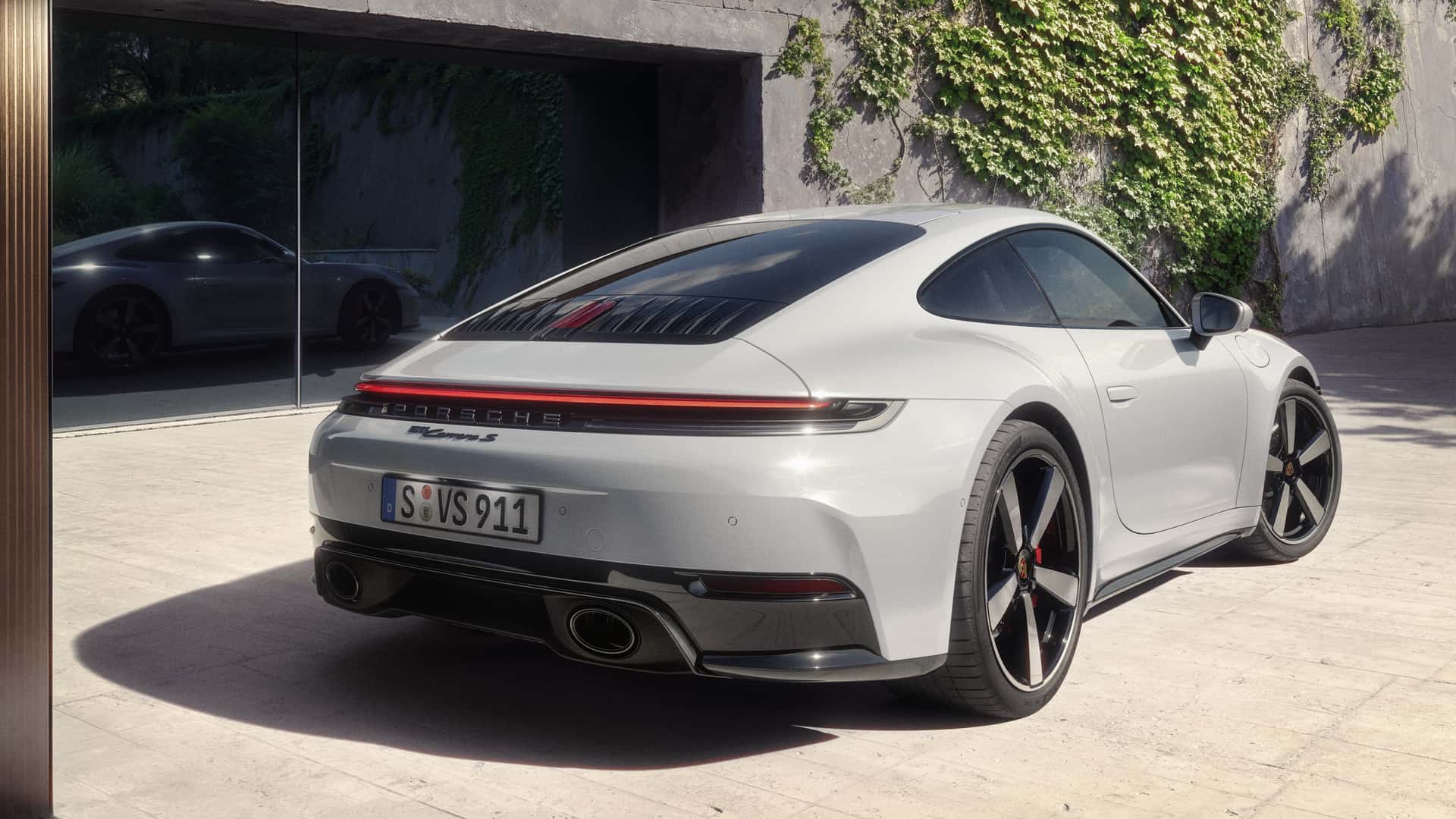 Интерьер Porsche 911 Carrera S 2025