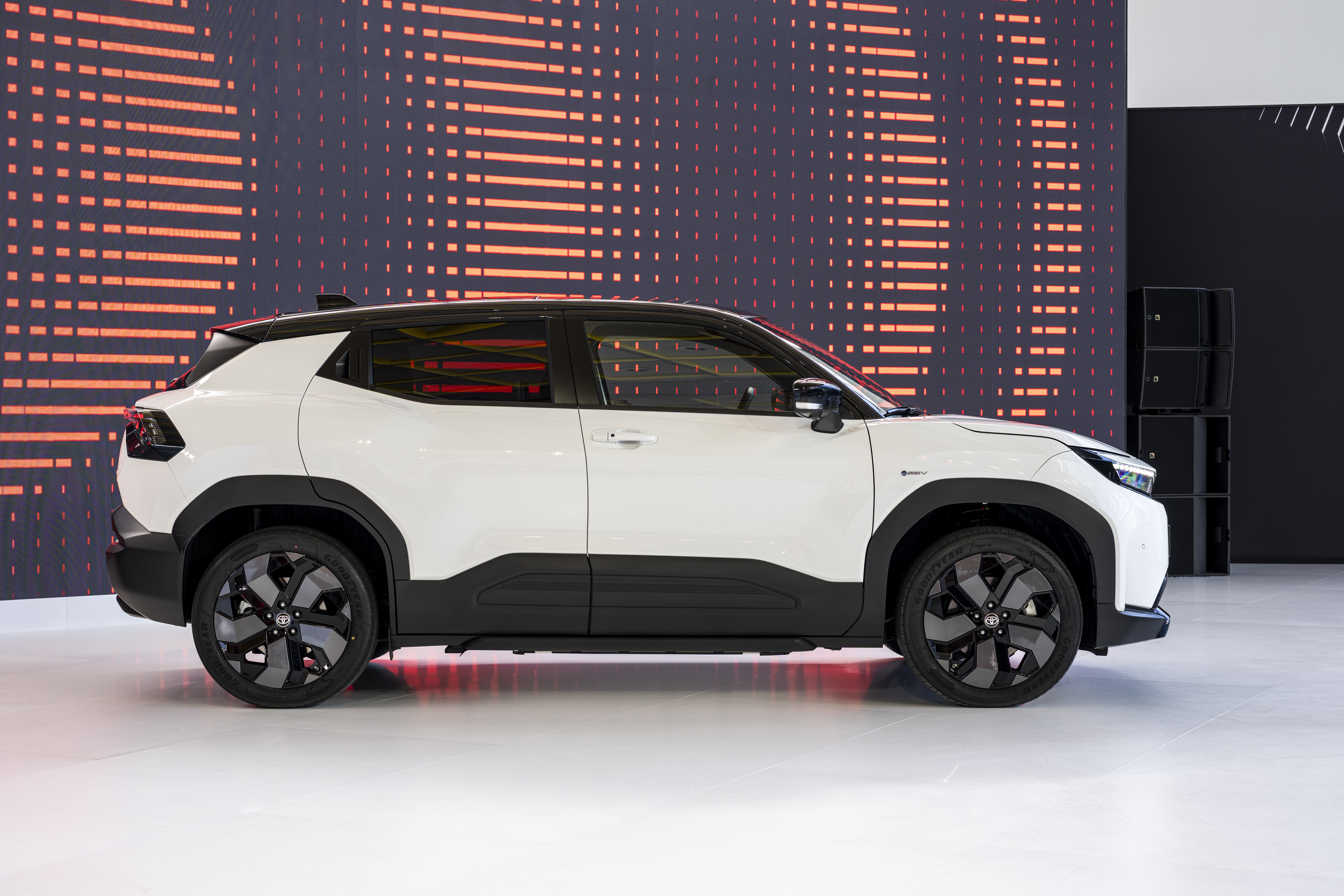 Екстер'єр Toyota Urban Cruiser 2025 - вид ззаду