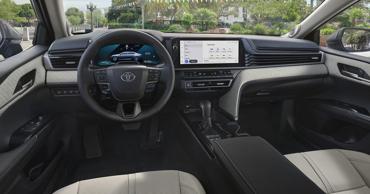 Інтер'єр оновленого седана Toyota Camry (2025) для ринку США