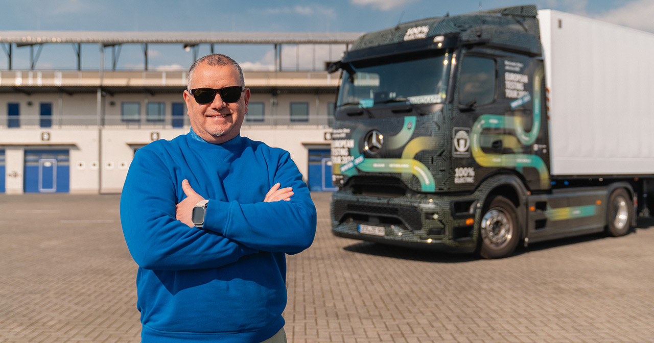 Marco Hellgreve in front of the Mercedes eActros 600