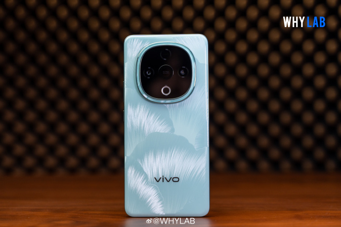 Задняя панель Vivo Y300 5G с камерой
