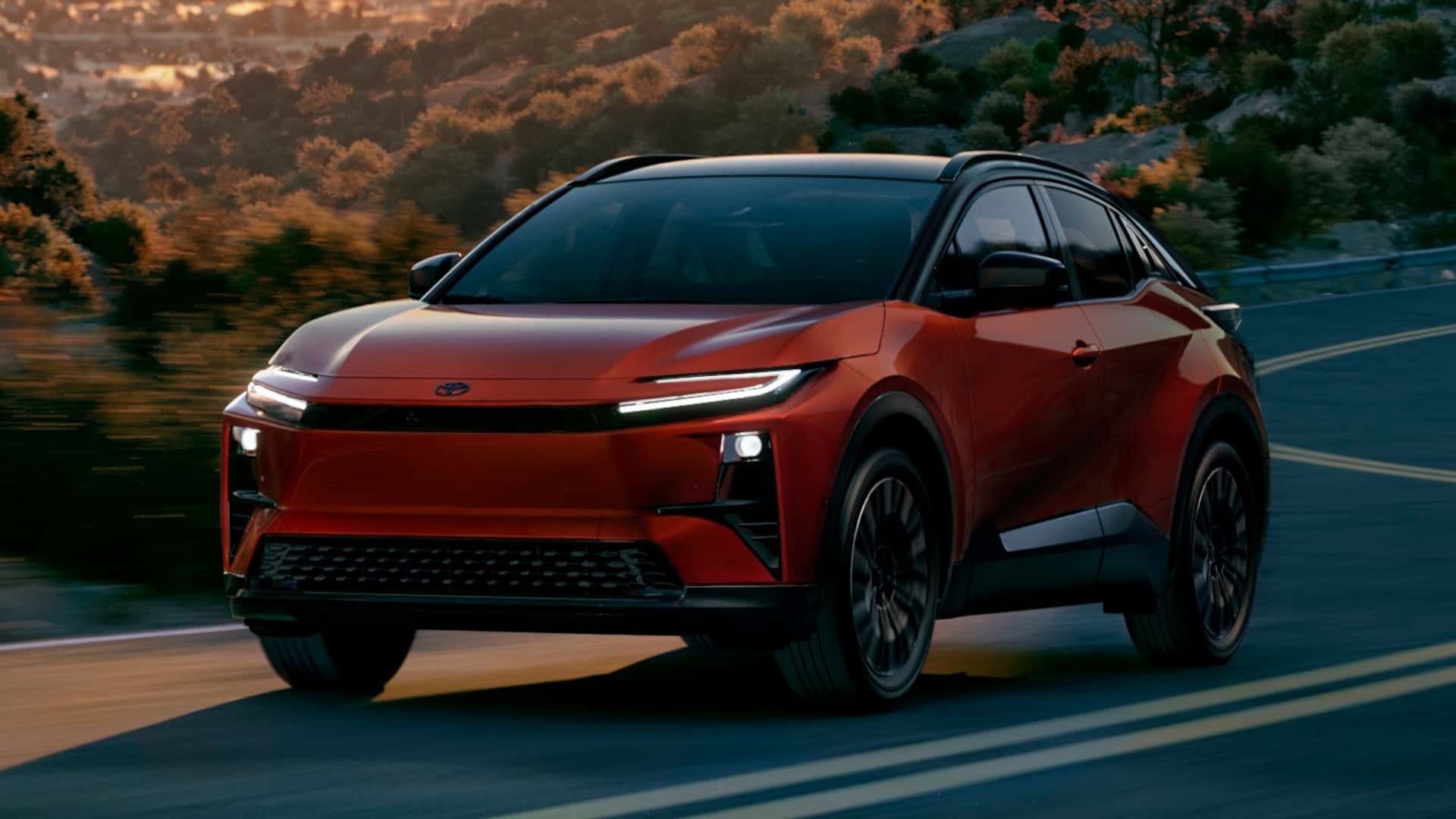 Интерьер Toyota C-HR EV