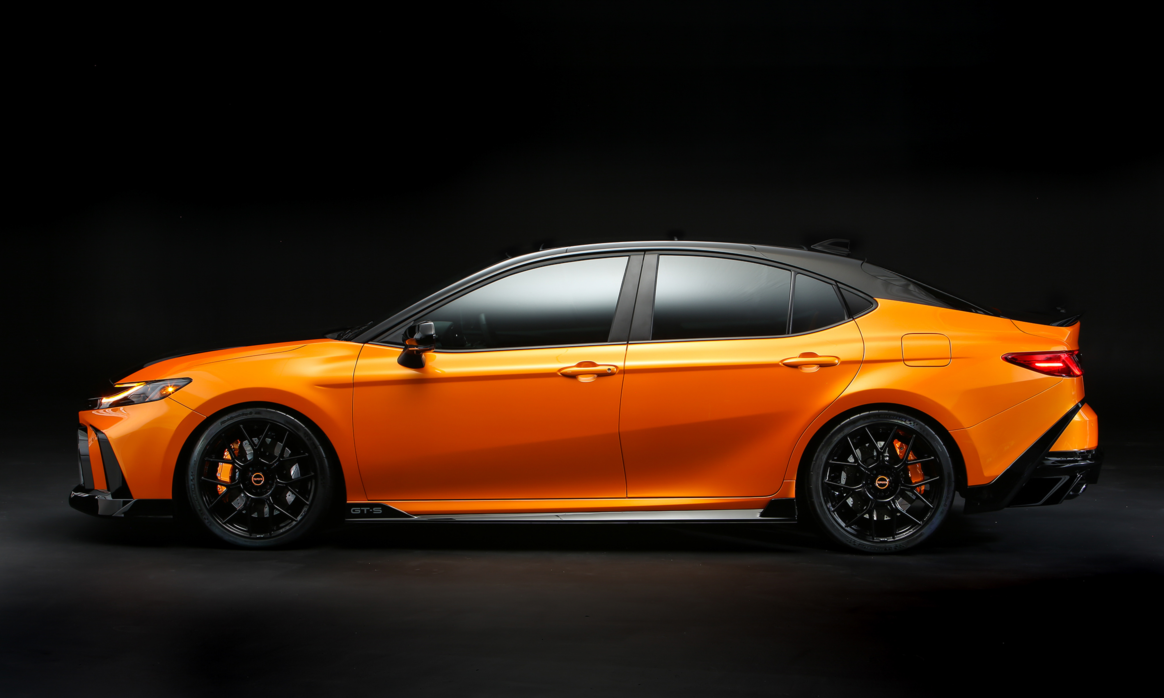 Concept car Toyota Camry GT-S side view
