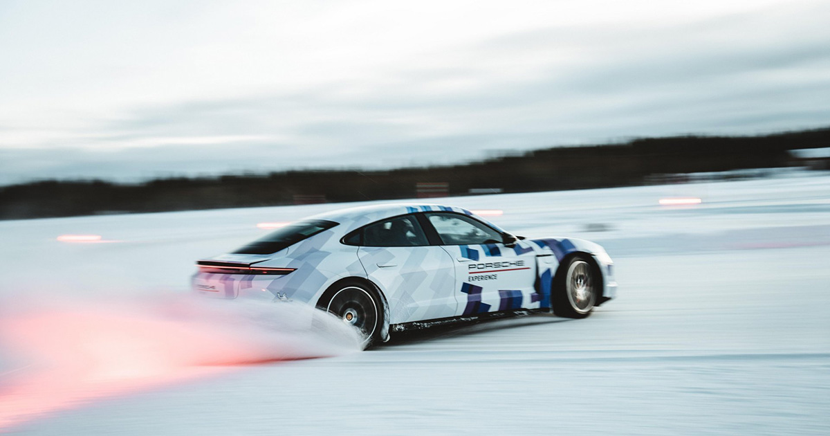 Porsche Taycan GTS sur la glace.