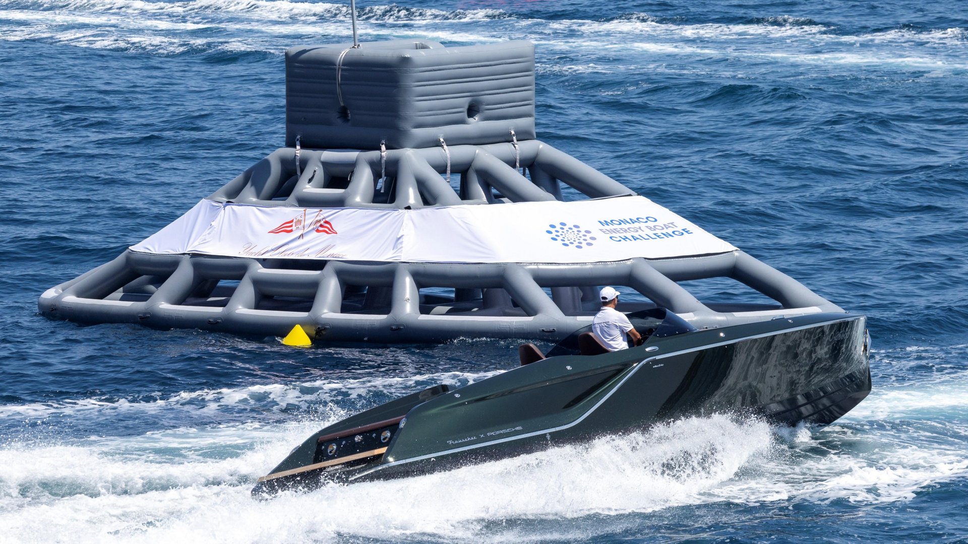 Спортивний катер Frauscher x Porsche 850 Fantom