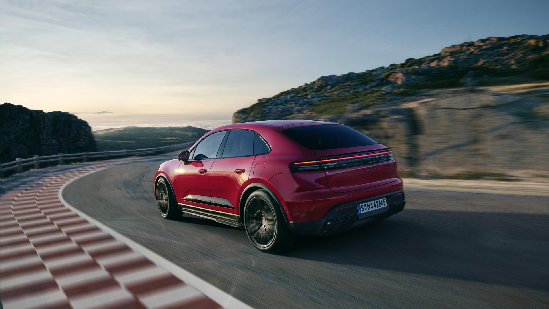 Побічна частина Porsche Macan GTS