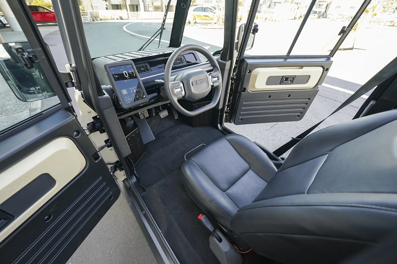 Із задньої частини електромобіля mibot mini EV
