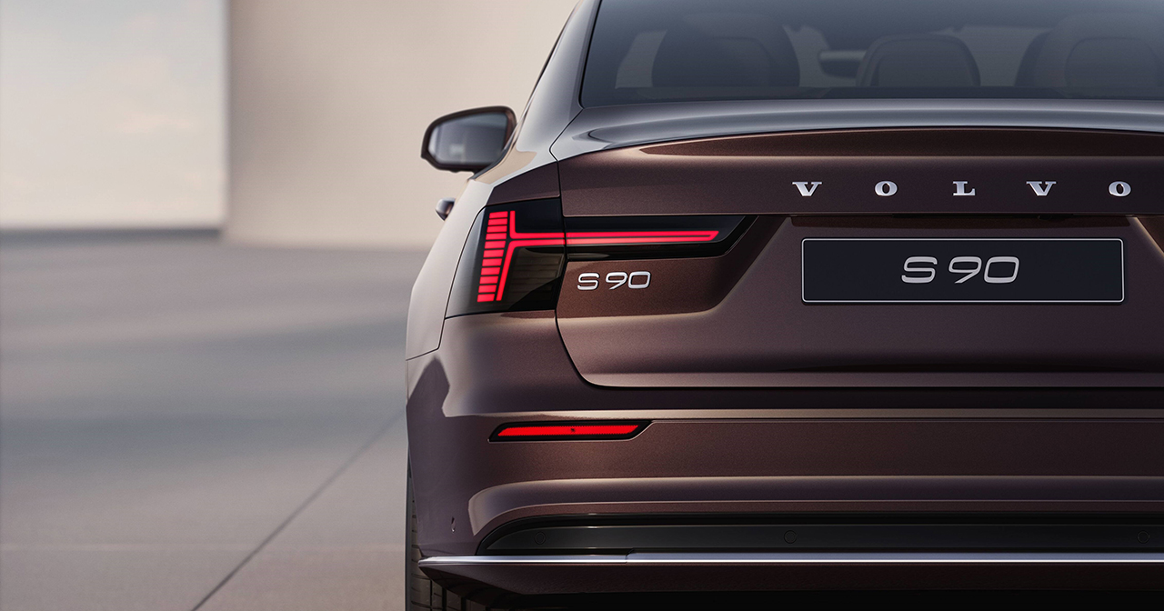Задні ліхтарі оновленого Volvo S90