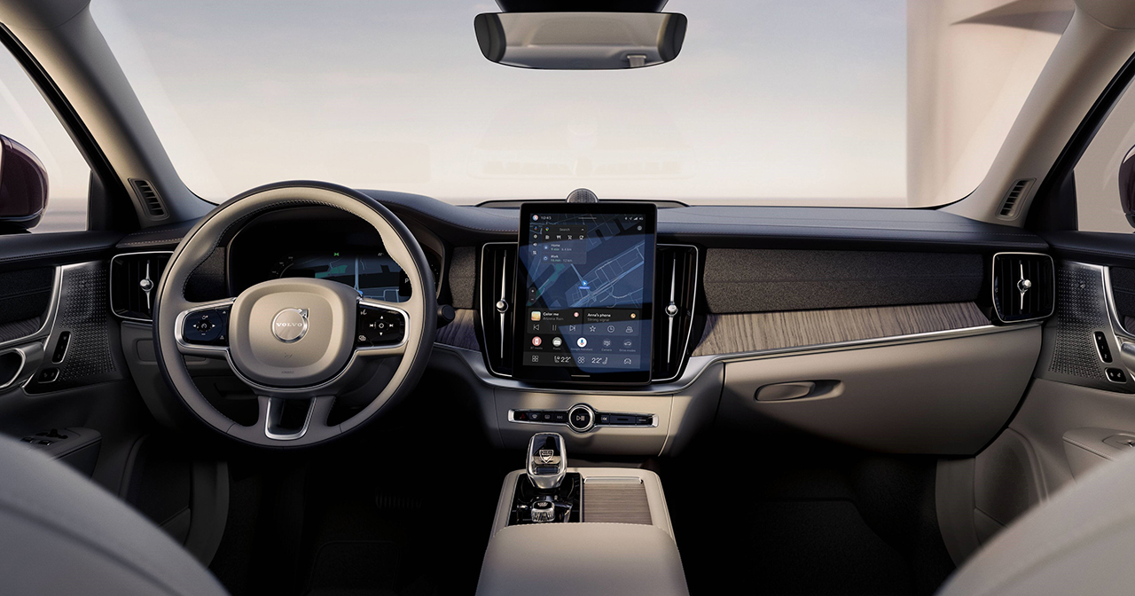 Інтер'єр оновленого Volvo S90 з новим екраном