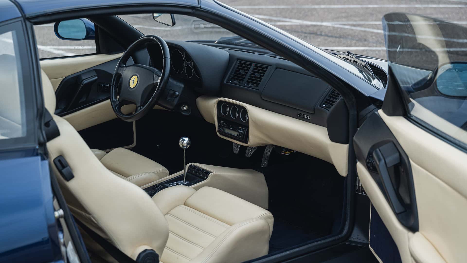 Extérieur de la Ferrari F355 GTS 1996