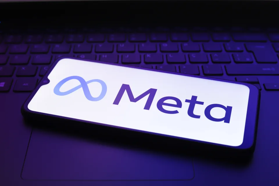 Meta logo sur un smartphone