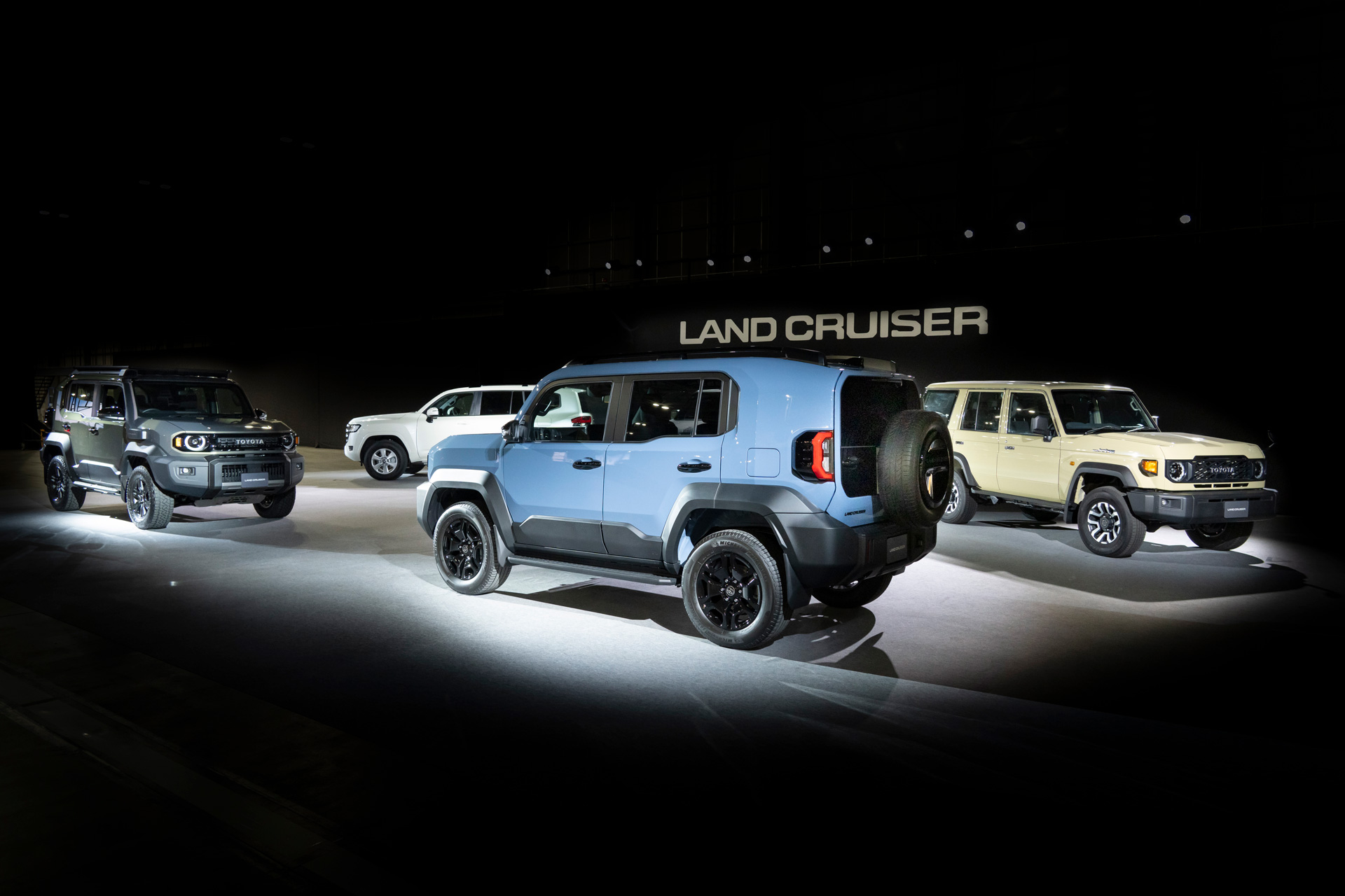 Toyota Land Cruiser FJ - деталі інтер'єру