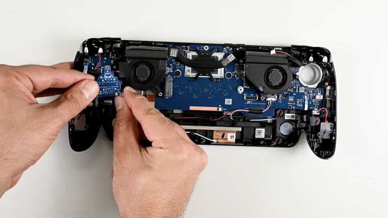 Разборка ROG Xbox Ally X на iFixit