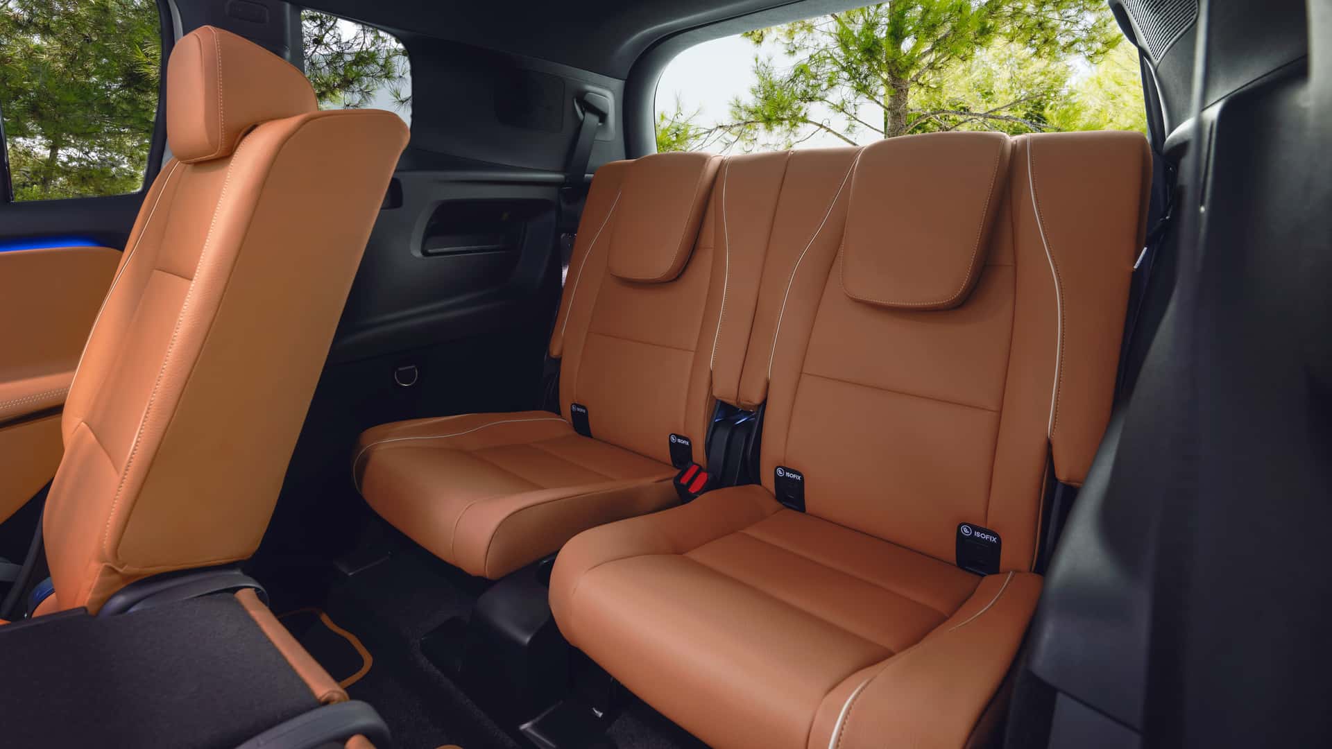 Новий Mercedes-Benz GLB 2026 на дорозі