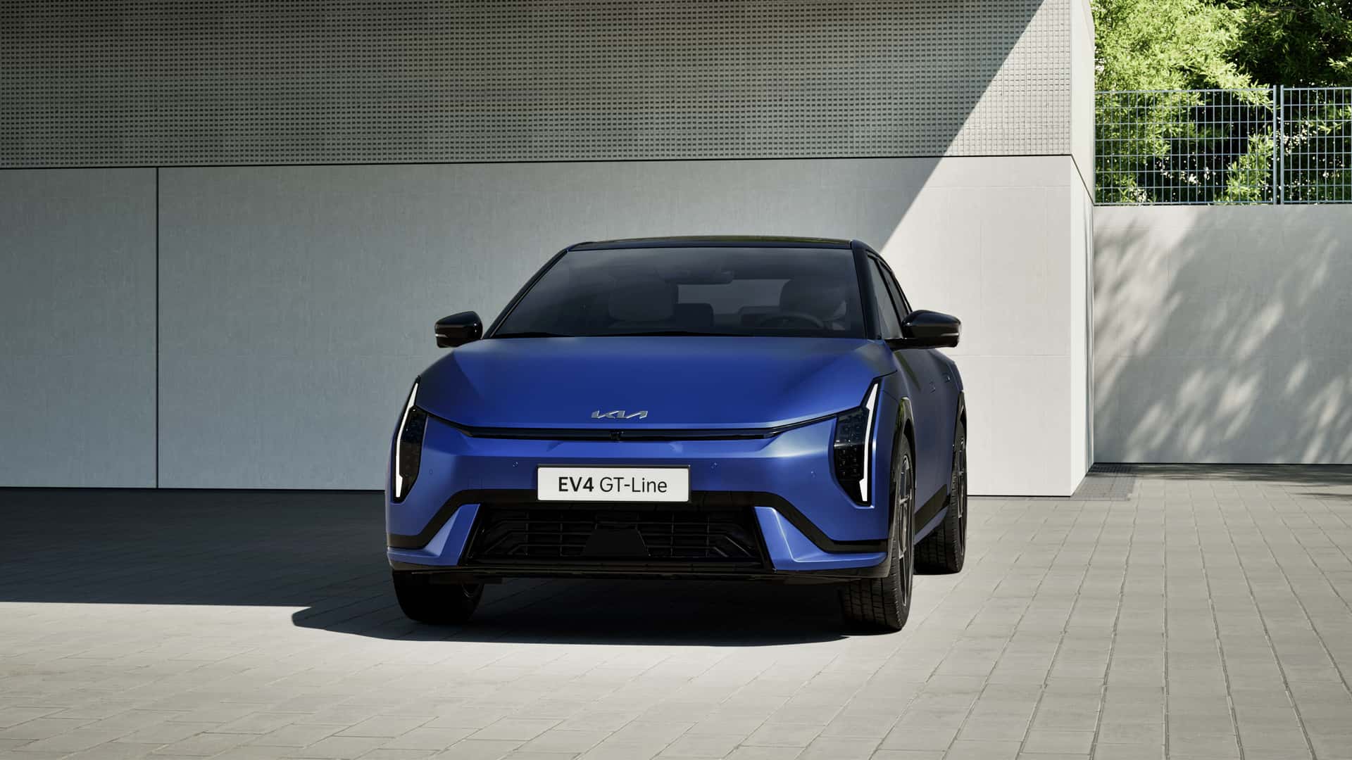 Kia EV4 на дорозі