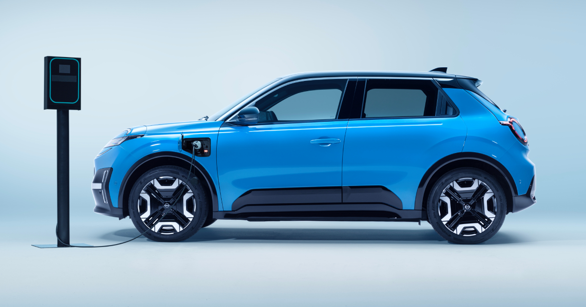 Новий Nissan Micra в синьому кольорі