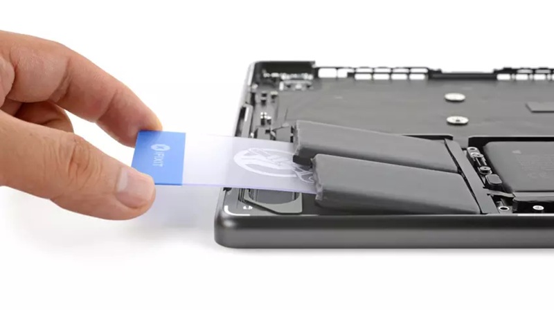 Внутренние компоненты MacBook Pro M5