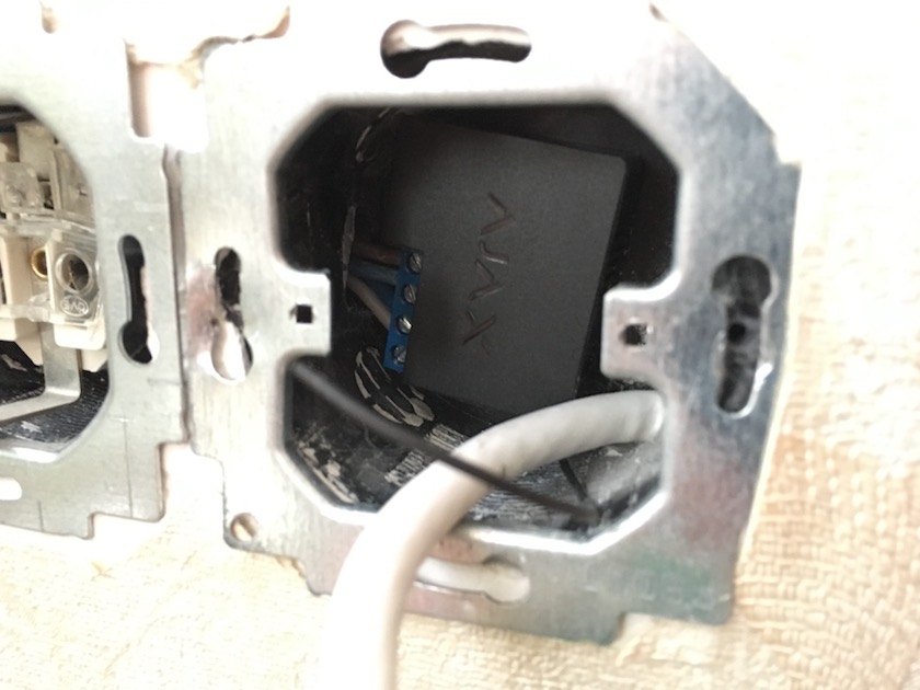 WallSwitch установлен, антенна будет установлена под крышкой розетки