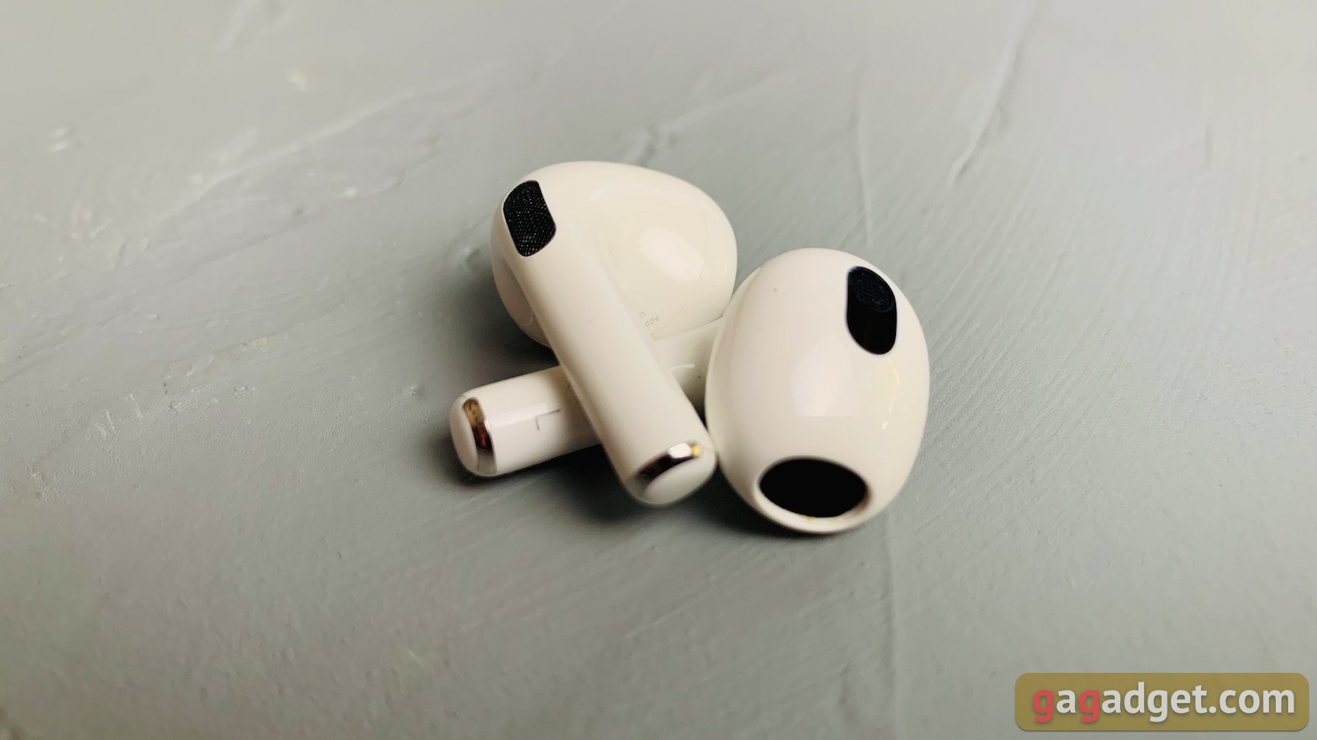 Огляд AirPods 3: пропущена ланка в еволюції навушників Apple-13 Огляд AirPods 3: пропущена ланка в еволюції навушників Apple-13