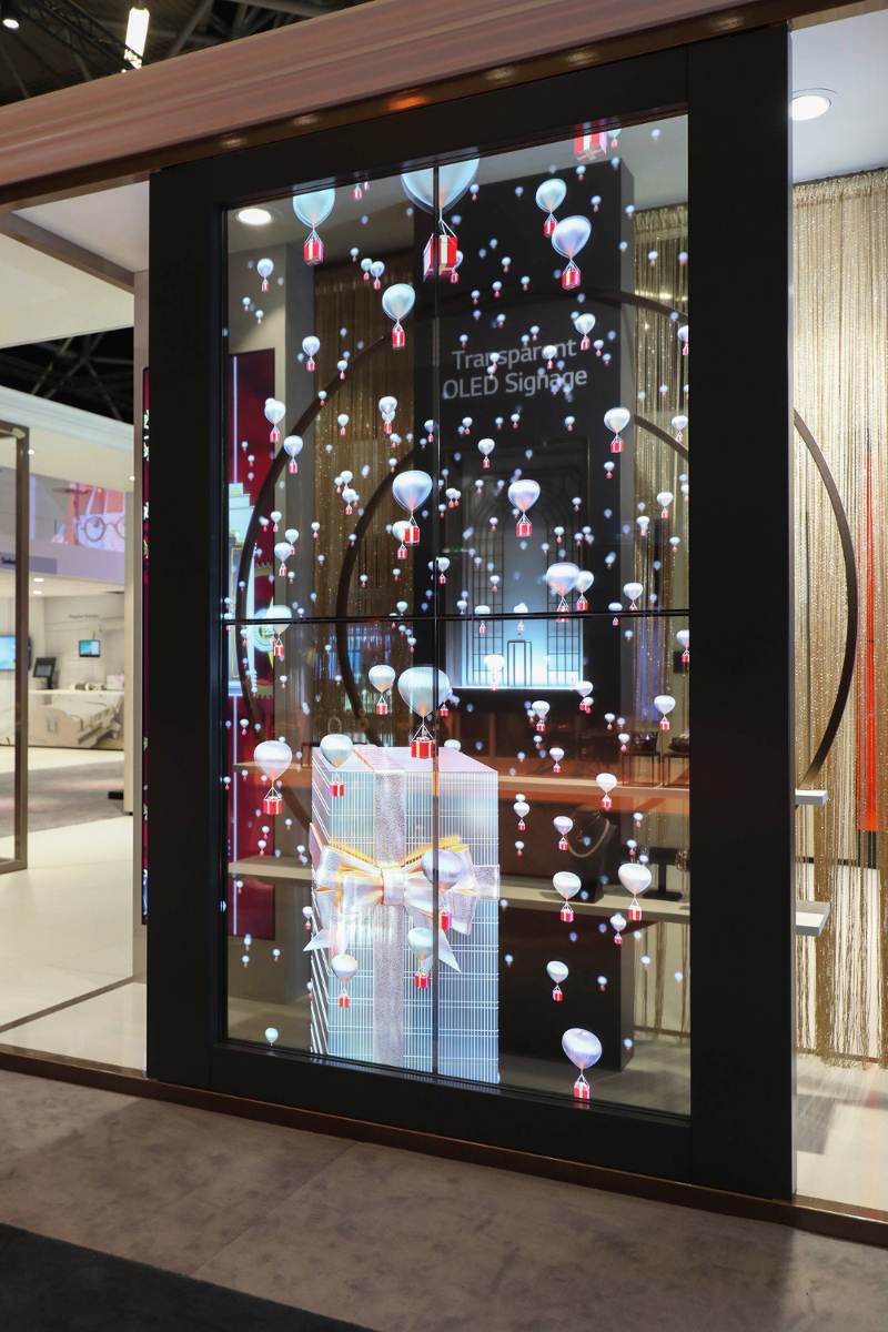 LG_Transparent_OLED_Signage_04.jpg