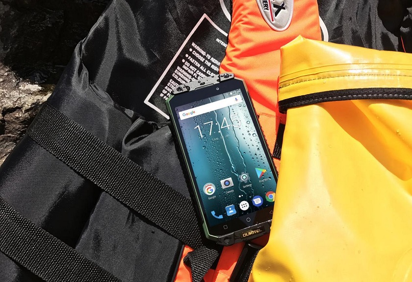 Битва безрамочных смартфонов OUKITEL Mix 2 и Xiaomi Mix 2-2 OUKITEL K10000 MAX.jpg