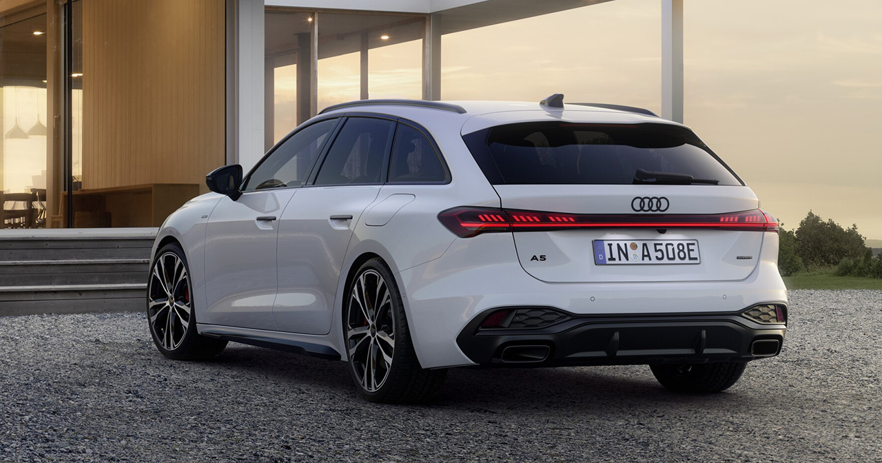 Audi A5 e-hybrid with open bonnet