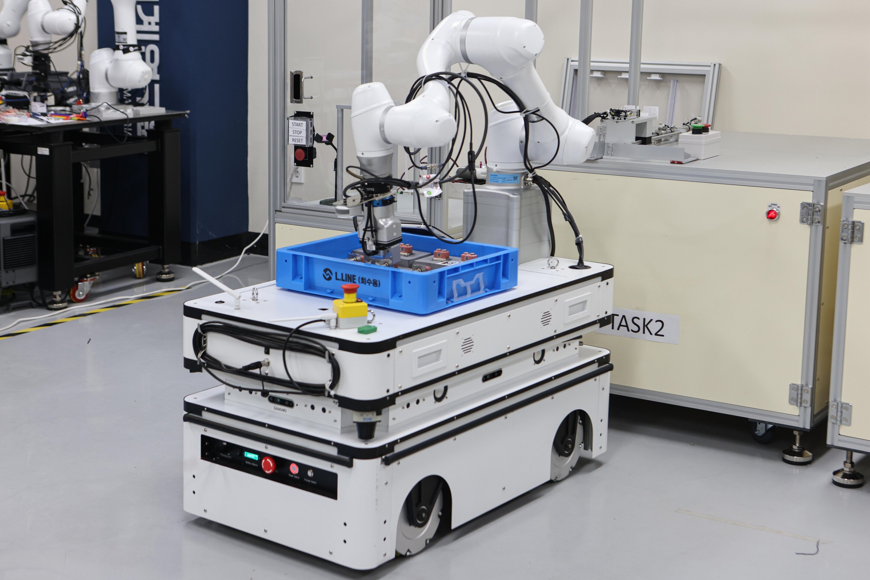 A team from Korea has developed AI to control industrial robots
