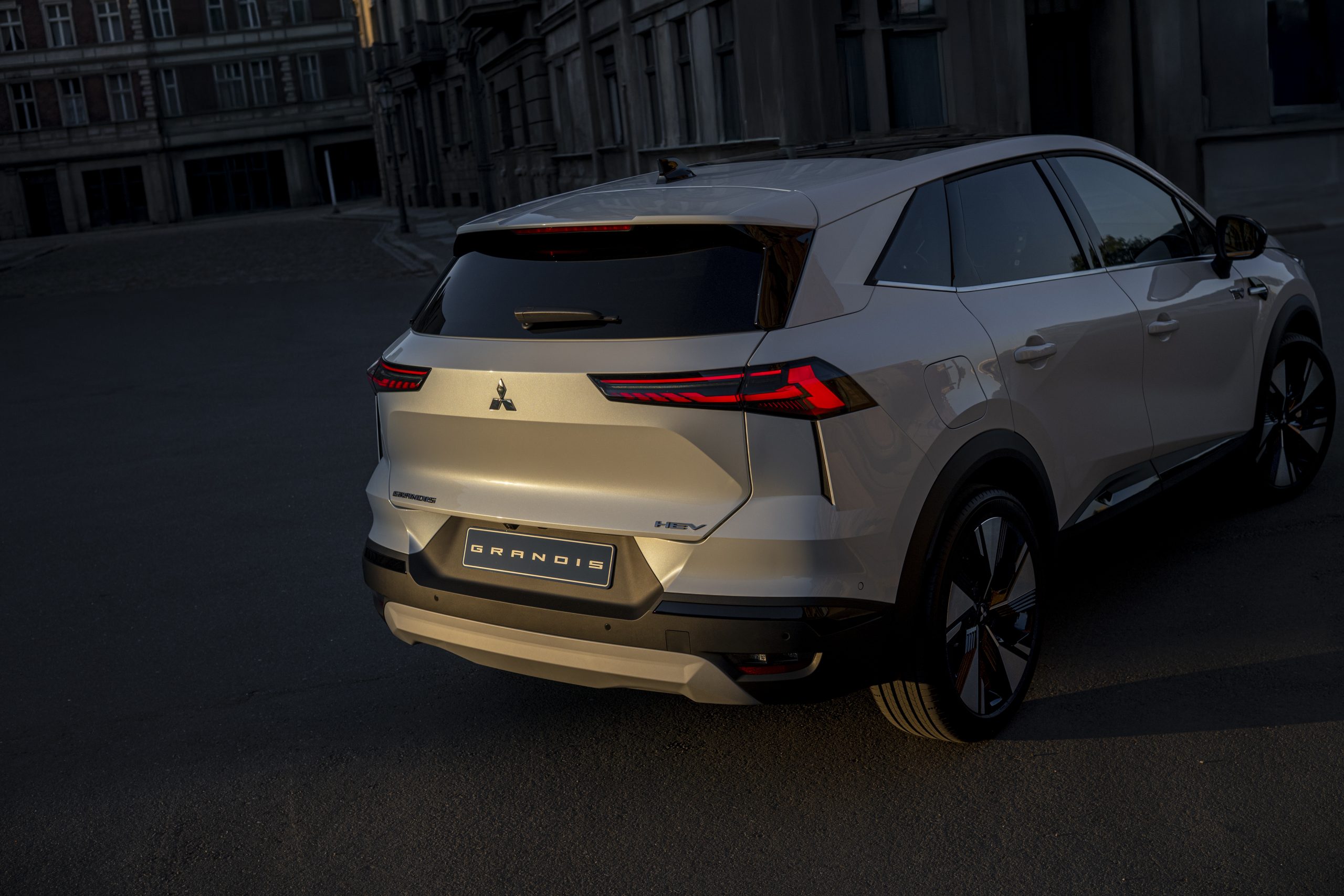 Новий Mitsubishi Grandis 3
