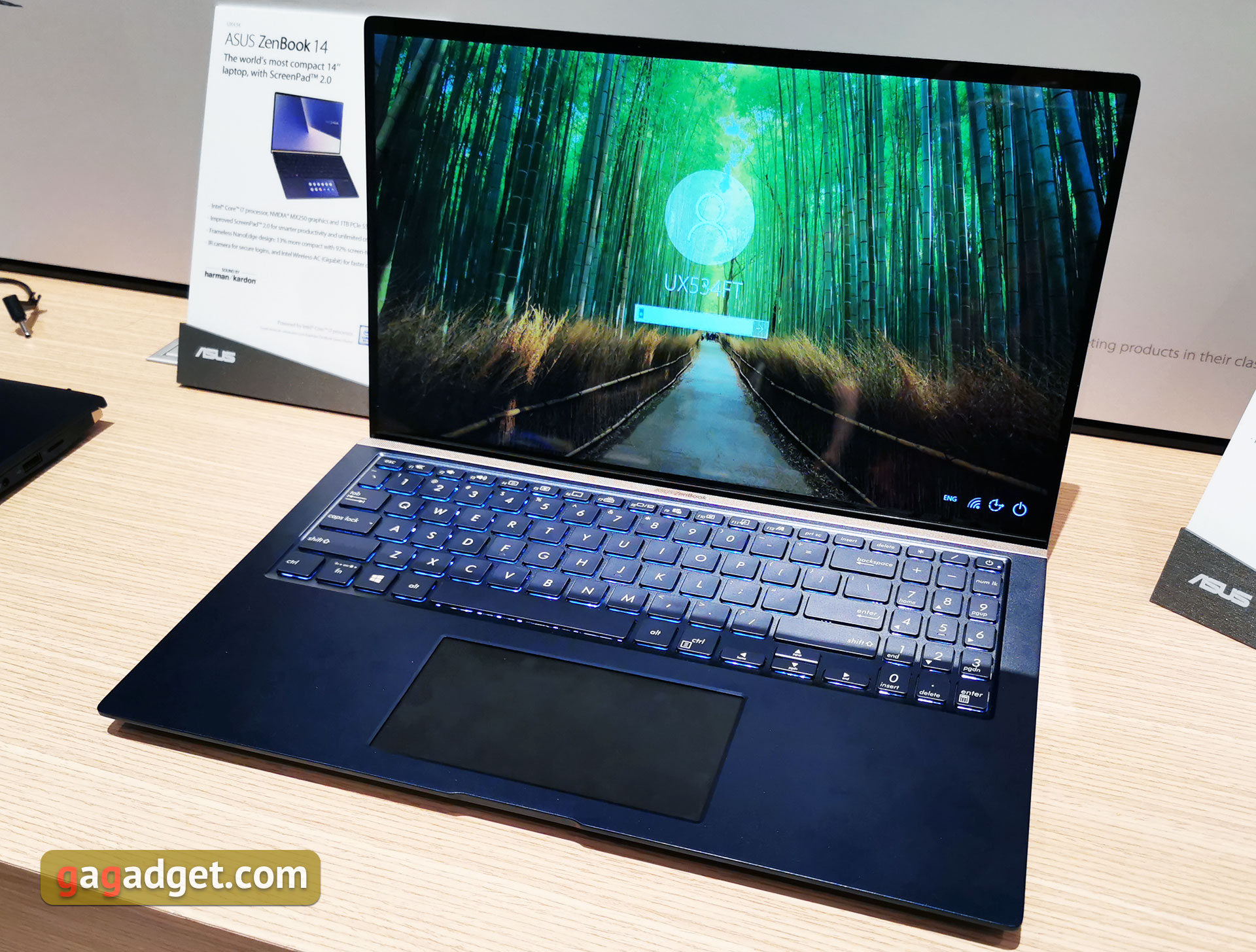 ASUS на Computex 2019: електретні геймерскі навушники, 240 Гц портативний монітор та інші круті штуки-4